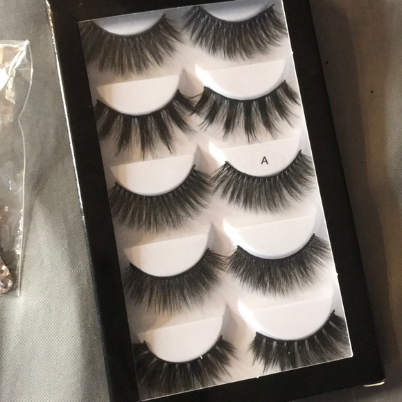 5 pairs of eyelashes + Free gift - Picture 3 of 3